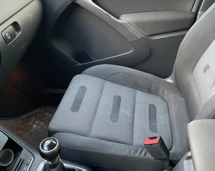 Серый Фольксваген Тигуан, объемом двигателя 2 л и пробегом 280 тыс. км за 10500 $, фото 9 на Automoto.ua