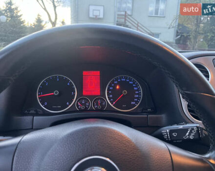 Серый Фольксваген Тигуан, объемом двигателя 2 л и пробегом 254 тыс. км за 10600 $, фото 33 на Automoto.ua