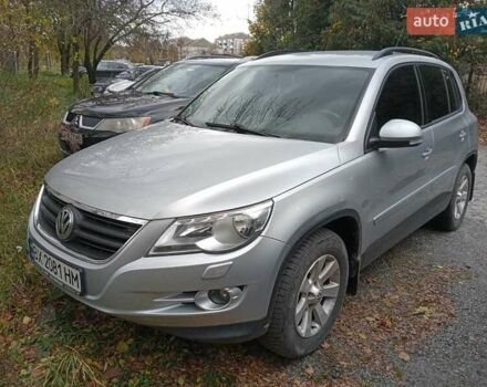Серый Фольксваген Тигуан, объемом двигателя 2 л и пробегом 235 тыс. км за 9300 $, фото 3 на Automoto.ua