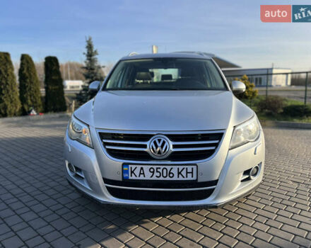 Серый Фольксваген Тигуан, объемом двигателя 2 л и пробегом 270 тыс. км за 9950 $, фото 2 на Automoto.ua