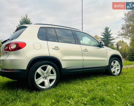 Серый Фольксваген Тигуан, объемом двигателя 2 л и пробегом 254 тыс. км за 10600 $, фото 21 на Automoto.ua