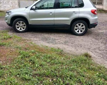 Серый Фольксваген Тигуан, объемом двигателя 2 л и пробегом 272 тыс. км за 9400 $, фото 5 на Automoto.ua