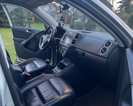 Серый Фольксваген Тигуан, объемом двигателя 2 л и пробегом 254 тыс. км за 10600 $, фото 26 на Automoto.ua