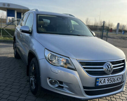 Серый Фольксваген Тигуан, объемом двигателя 2 л и пробегом 270 тыс. км за 9950 $, фото 1 на Automoto.ua