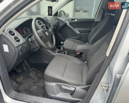 Сірий Фольксваген Тігуан, об'ємом двигуна 1.4 л та пробігом 249 тис. км за 8200 $, фото 13 на Automoto.ua