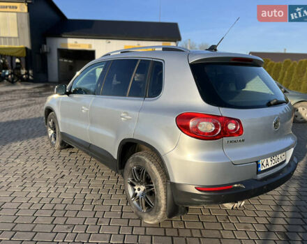 Серый Фольксваген Тигуан, объемом двигателя 2 л и пробегом 270 тыс. км за 9950 $, фото 3 на Automoto.ua