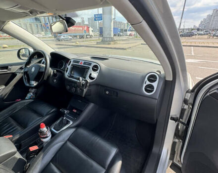 Серый Фольксваген Тигуан, объемом двигателя 1.97 л и пробегом 258 тыс. км за 12600 $, фото 16 на Automoto.ua