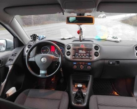 Сірий Фольксваген Тігуан, об'ємом двигуна 2 л та пробігом 254 тис. км за 7896 $, фото 2 на Automoto.ua