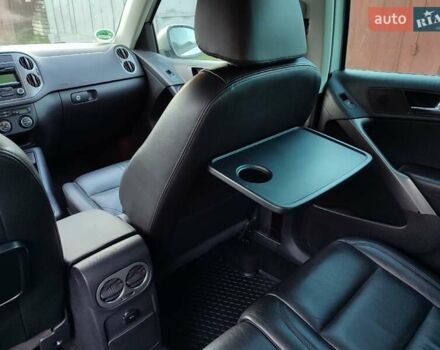 Серый Фольксваген Тигуан, объемом двигателя 1.97 л и пробегом 306 тыс. км за 10000 $, фото 31 на Automoto.ua