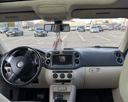 Сірий Фольксваген Тігуан, об'ємом двигуна 2 л та пробігом 158 тис. км за 10800 $, фото 7 на Automoto.ua