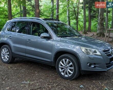 Серый Фольксваген Тигуан, объемом двигателя 2 л и пробегом 238 тыс. км за 12600 $, фото 2 на Automoto.ua