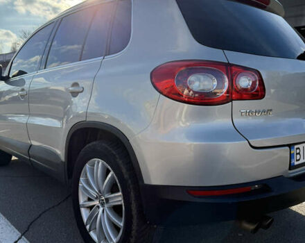 Сірий Фольксваген Тігуан, об'ємом двигуна 2 л та пробігом 158 тис. км за 10800 $, фото 12 на Automoto.ua