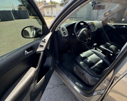 Серый Фольксваген Тигуан, объемом двигателя 2 л и пробегом 222 тыс. км за 9800 $, фото 4 на Automoto.ua