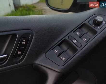 Серый Фольксваген Тигуан, объемом двигателя 1.97 л и пробегом 306 тыс. км за 10000 $, фото 43 на Automoto.ua