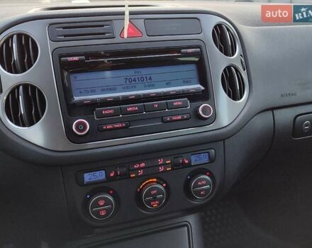 Серый Фольксваген Тигуан, объемом двигателя 1.97 л и пробегом 306 тыс. км за 10000 $, фото 42 на Automoto.ua