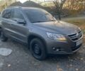 Серый Фольксваген Тигуан, объемом двигателя 2 л и пробегом 230 тыс. км за 11500 $, фото 1 на Automoto.ua