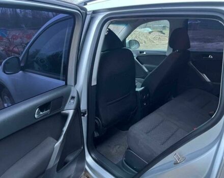 Сірий Фольксваген Тігуан, об'ємом двигуна 2 л та пробігом 251 тис. км за 2500 $, фото 4 на Automoto.ua