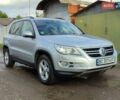 Серый Фольксваген Тигуан, объемом двигателя 1.97 л и пробегом 306 тыс. км за 10000 $, фото 3 на Automoto.ua