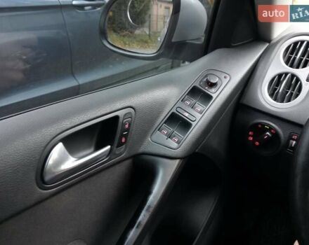 Серый Фольксваген Тигуан, объемом двигателя 2 л и пробегом 235 тыс. км за 9300 $, фото 4 на Automoto.ua