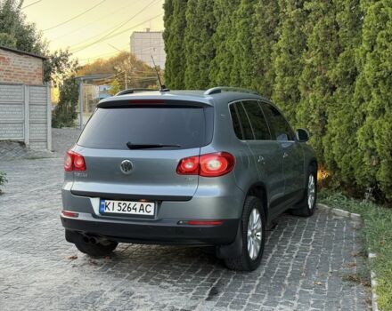 Сірий Фольксваген Тігуан, об'ємом двигуна 2 л та пробігом 265 тис. км за 9200 $, фото 1 на Automoto.ua