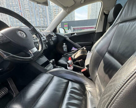 Серый Фольксваген Тигуан, объемом двигателя 1.97 л и пробегом 258 тыс. км за 12600 $, фото 7 на Automoto.ua