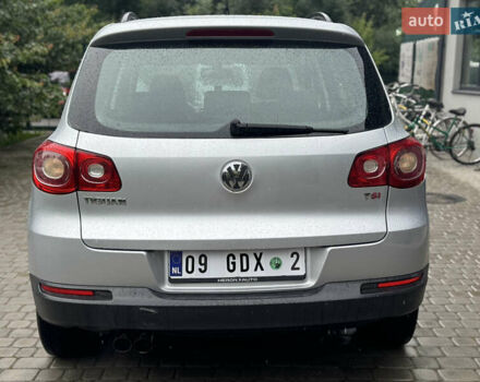 Сірий Фольксваген Тігуан, об'ємом двигуна 1.4 л та пробігом 249 тис. км за 8200 $, фото 7 на Automoto.ua