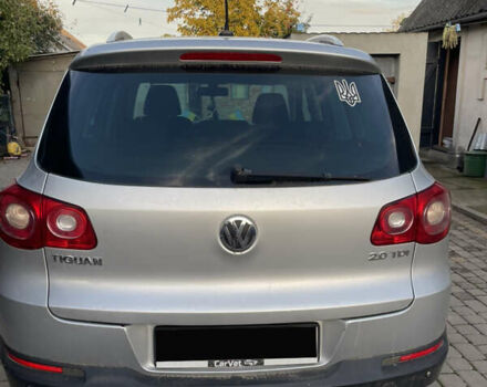 Серый Фольксваген Тигуан, объемом двигателя 2 л и пробегом 280 тыс. км за 10500 $, фото 2 на Automoto.ua