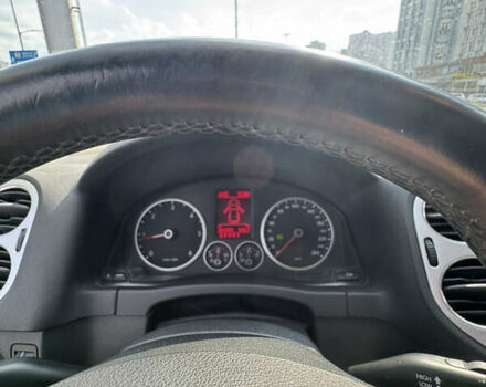 Серый Фольксваген Тигуан, объемом двигателя 1.97 л и пробегом 258 тыс. км за 12600 $, фото 10 на Automoto.ua