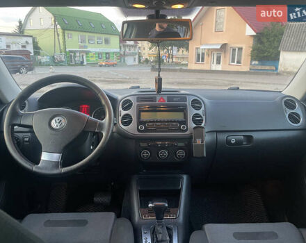 Сірий Фольксваген Тігуан, об'ємом двигуна 2 л та пробігом 280 тис. км за 10699 $, фото 7 на Automoto.ua