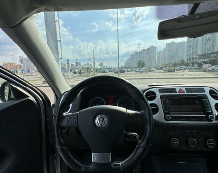 Серый Фольксваген Тигуан, объемом двигателя 1.97 л и пробегом 258 тыс. км за 12600 $, фото 6 на Automoto.ua