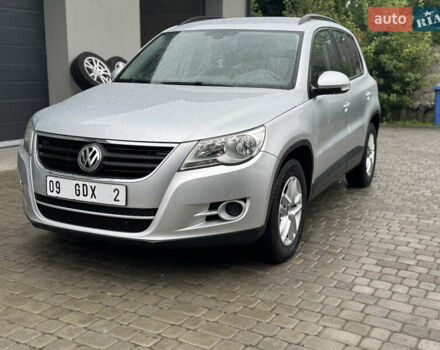 Сірий Фольксваген Тігуан, об'ємом двигуна 1.4 л та пробігом 249 тис. км за 8200 $, фото 2 на Automoto.ua