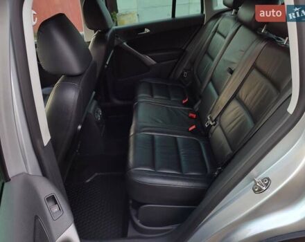 Серый Фольксваген Тигуан, объемом двигателя 1.97 л и пробегом 306 тыс. км за 10000 $, фото 26 на Automoto.ua