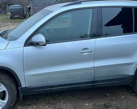 Сірий Фольксваген Тігуан, об'ємом двигуна 2 л та пробігом 251 тис. км за 2500 $, фото 2 на Automoto.ua