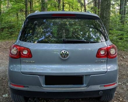 Серый Фольксваген Тигуан, объемом двигателя 2 л и пробегом 238 тыс. км за 12600 $, фото 3 на Automoto.ua
