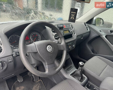 Сірий Фольксваген Тігуан, об'ємом двигуна 1.4 л та пробігом 249 тис. км за 8200 $, фото 15 на Automoto.ua