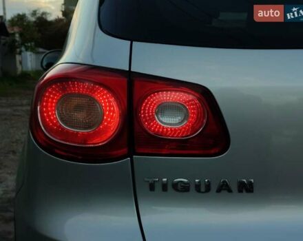 Серый Фольксваген Тигуан, объемом двигателя 1.97 л и пробегом 306 тыс. км за 10000 $, фото 18 на Automoto.ua