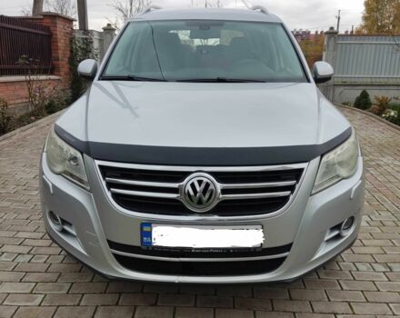 Серый Фольксваген Тигуан, объемом двигателя 2 л и пробегом 350 тыс. км за 9050 $, фото 1 на Automoto.ua