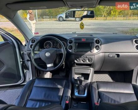 Сірий Фольксваген Тігуан, об'ємом двигуна 2 л та пробігом 233 тис. км за 9500 $, фото 1 на Automoto.ua