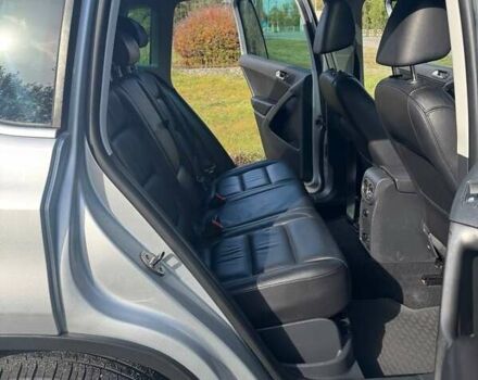 Сірий Фольксваген Тігуан, об'ємом двигуна 2 л та пробігом 233 тис. км за 9500 $, фото 2 на Automoto.ua