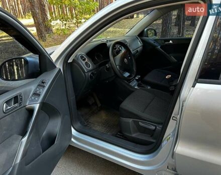 Серый Фольксваген Тигуан, объемом двигателя 2 л и пробегом 248 тыс. км за 9500 $, фото 10 на Automoto.ua