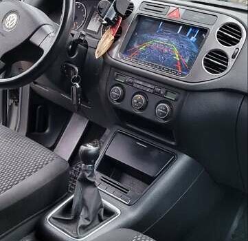 Серый Фольксваген Тигуан, объемом двигателя 1.98 л и пробегом 140 тыс. км за 8700 $, фото 6 на Automoto.ua