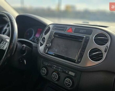 Серый Фольксваген Тигуан, объемом двигателя 2 л и пробегом 330 тыс. км за 9999 $, фото 28 на Automoto.ua