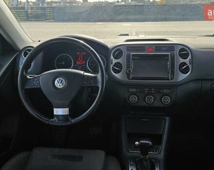 Серый Фольксваген Тигуан, объемом двигателя 2 л и пробегом 330 тыс. км за 9999 $, фото 26 на Automoto.ua