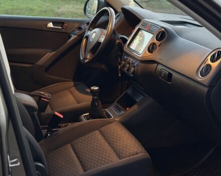 Серый Фольксваген Тигуан, объемом двигателя 2 л и пробегом 260 тыс. км за 5900 $, фото 9 на Automoto.ua