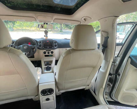 Серый Фольксваген Тигуан, объемом двигателя 2 л и пробегом 155 тыс. км за 10500 $, фото 18 на Automoto.ua