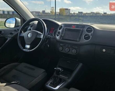 Серый Фольксваген Тигуан, объемом двигателя 2 л и пробегом 330 тыс. км за 9999 $, фото 27 на Automoto.ua