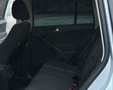 Серый Фольксваген Тигуан, объемом двигателя 1.4 л и пробегом 165 тыс. км за 9700 $, фото 21 на Automoto.ua