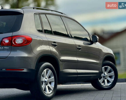 Сірий Фольксваген Тігуан, об'ємом двигуна 2 л та пробігом 226 тис. км за 12200 $, фото 27 на Automoto.ua