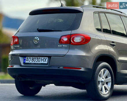 Сірий Фольксваген Тігуан, об'ємом двигуна 2 л та пробігом 226 тис. км за 12200 $, фото 26 на Automoto.ua