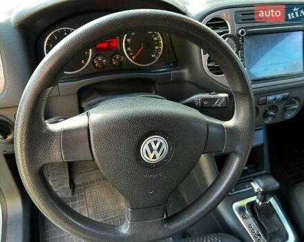 Серый Фольксваген Тигуан, объемом двигателя 2 л и пробегом 248 тыс. км за 9500 $, фото 15 на Automoto.ua